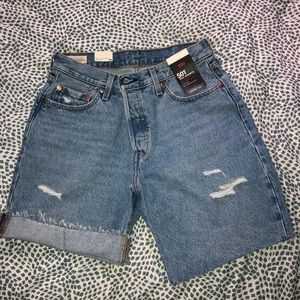 Women’s 28” Levi’s 501 90s Mom High Rise Shorts.